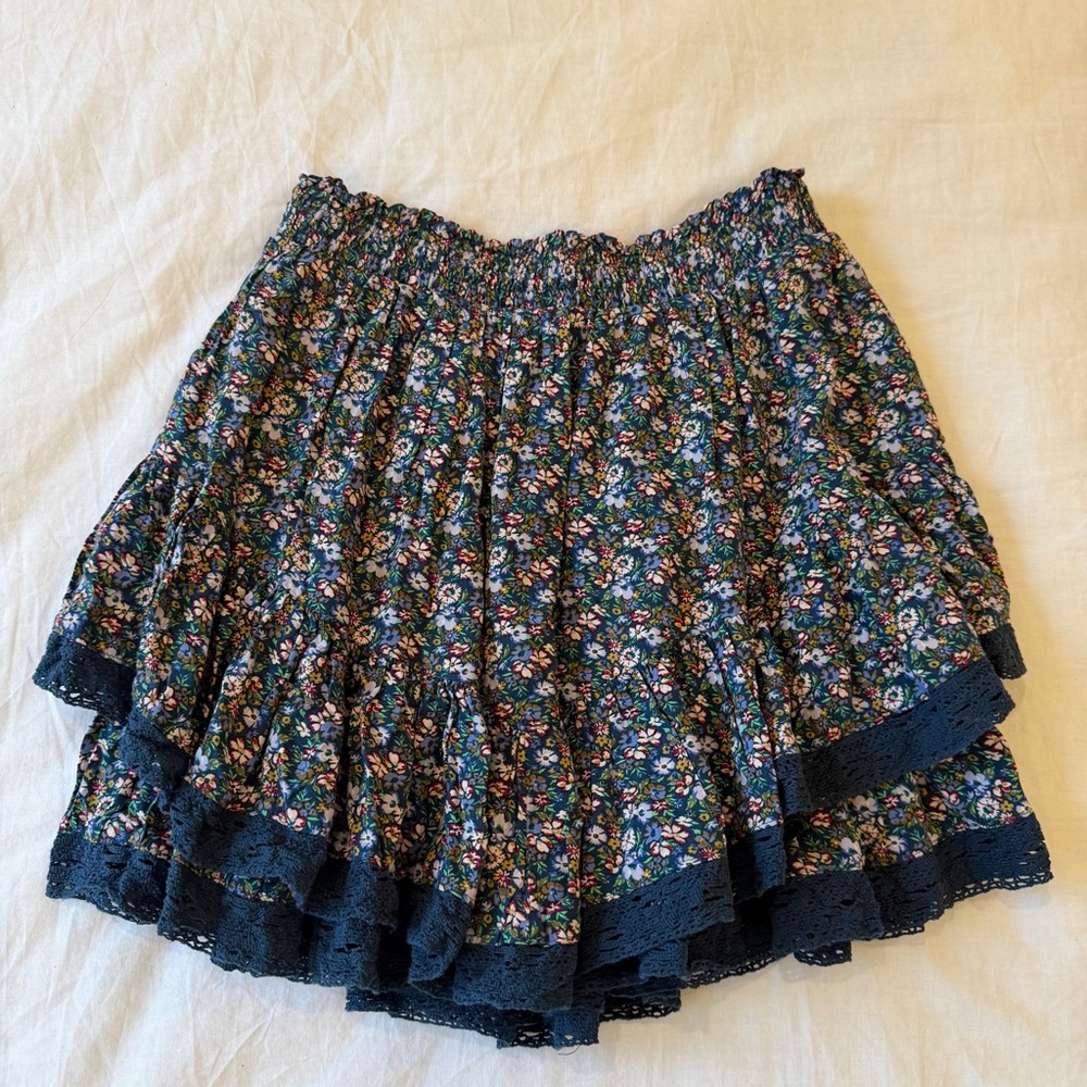 Aeropostale floral ruffle mini skirt with lace trim Blue Size S